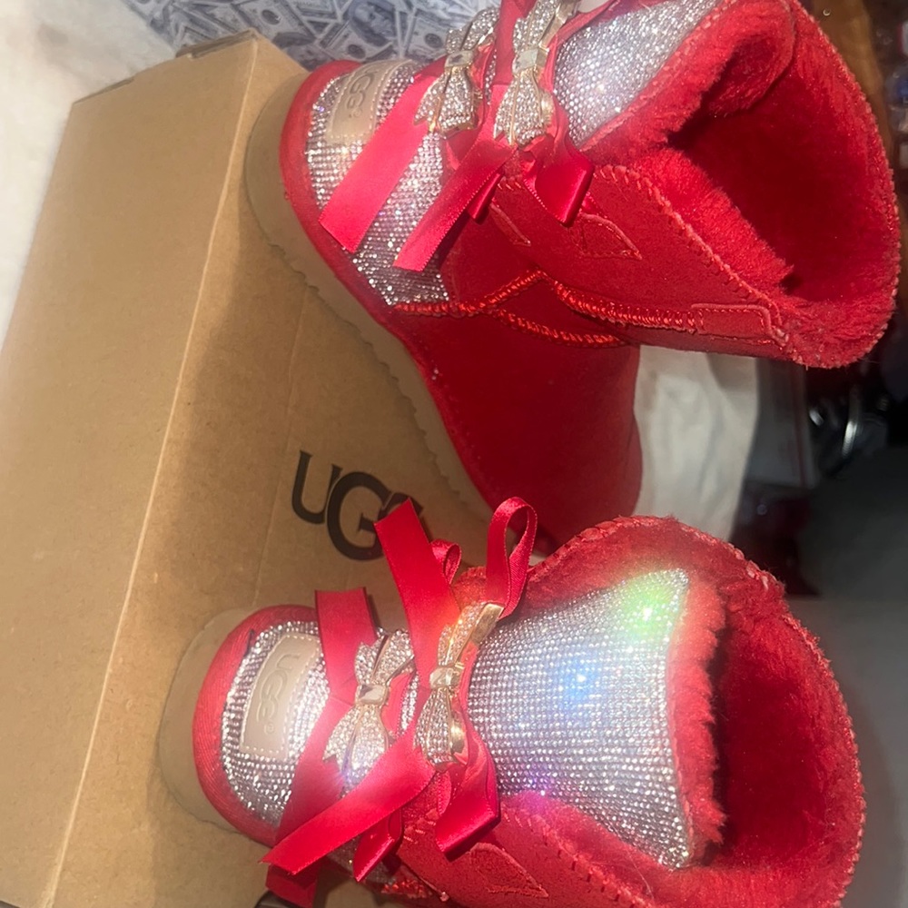 Custom Women’s/ Girls UGGS❤️‍🔥❤️‍🔥❣️